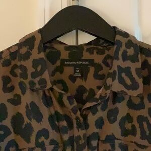 Beautiful Banana Republic Leopard Shirt dress with belt, Size Medium Tall.